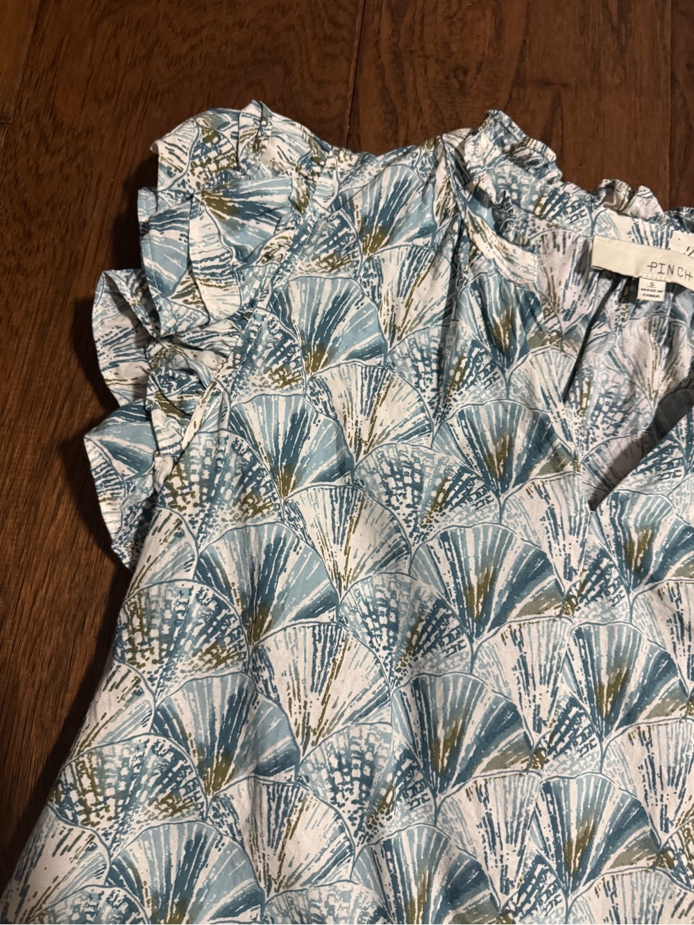 Pinch Fan-Print Ruffle Sleeve Top - Picture 2 of 5